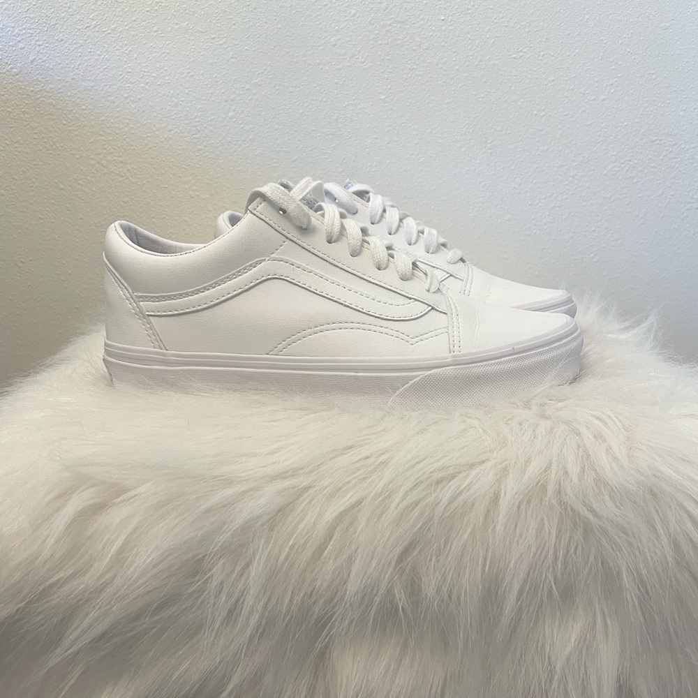 Vans Old Skool 36 LX Leather - Men’s Size 6 (fits Women’s 7.5) all white sneaker